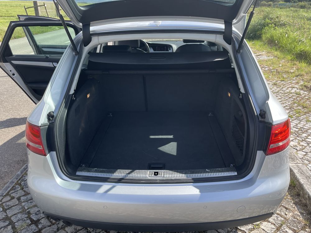 Audi A4 Avant cinza metalizado