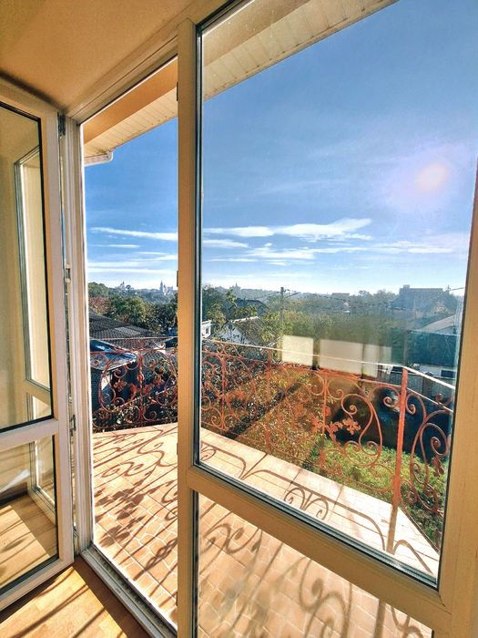 Новий окремий двоповерховий будинок з якісним ремонтом Центр р-н Подол