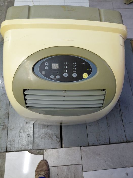 Мобільний кондиціонер.