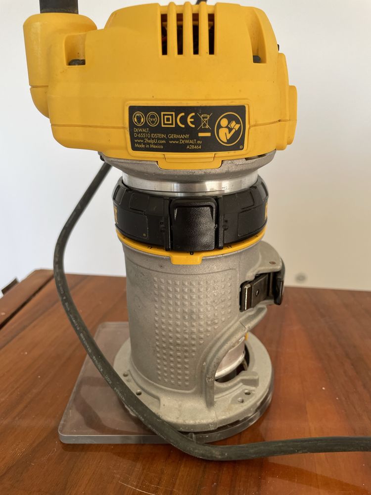 Фрезер dewalt D26204 110v