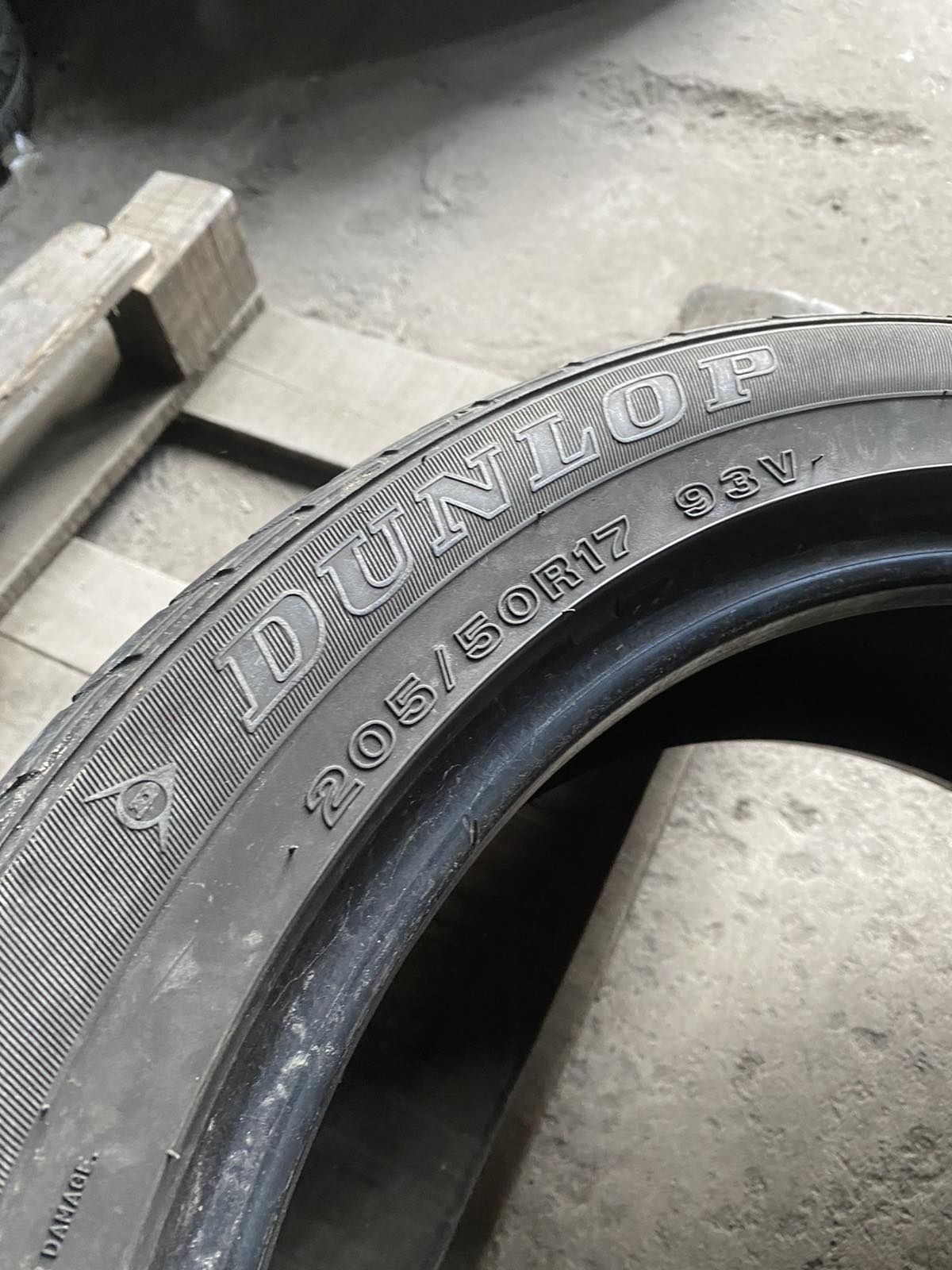 205.50.17 Dunlop 2шт лето БУ склад шины резина из Европы 50 R17