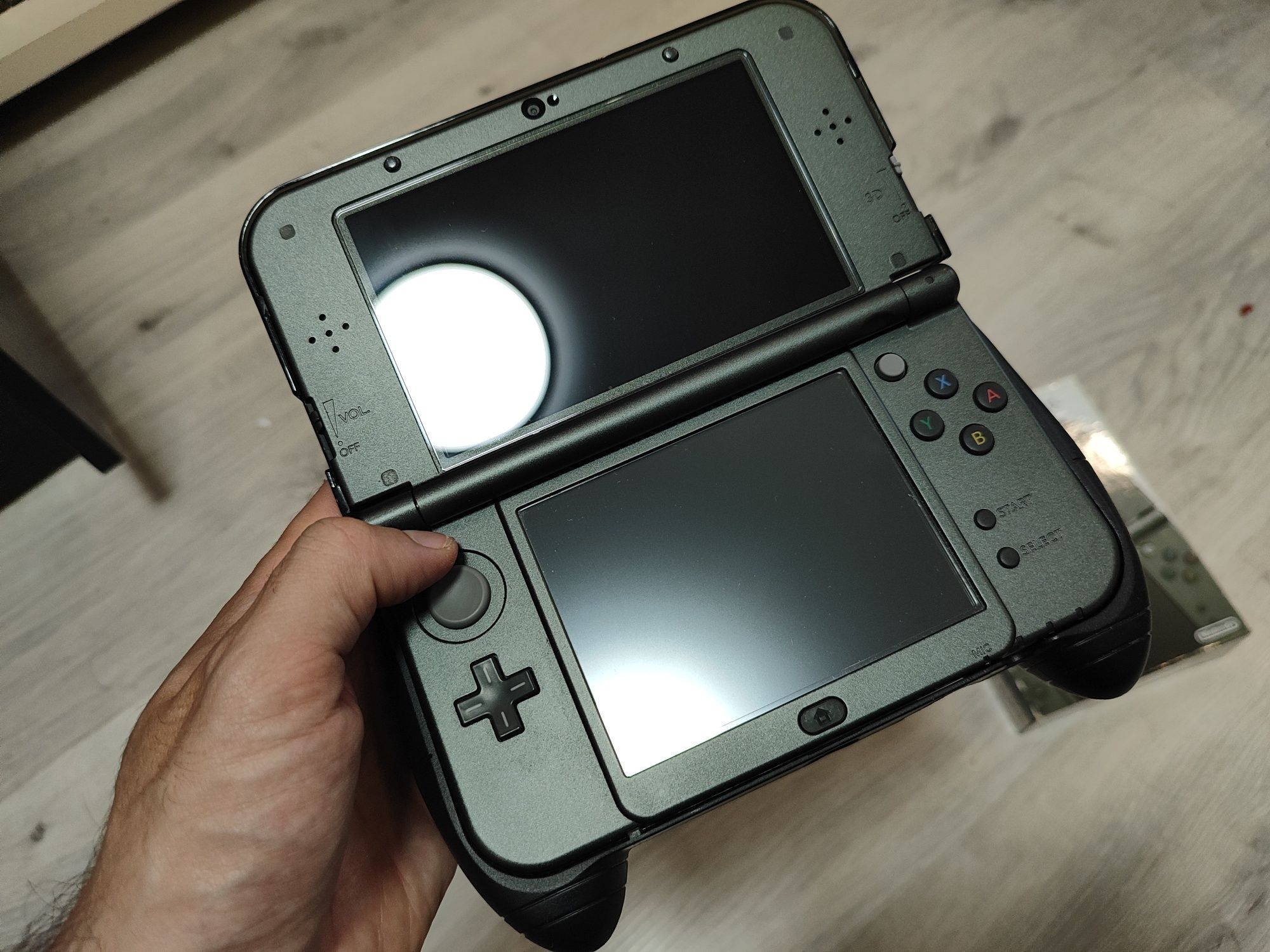 New Nintendo 3DS XL ( LL ) Luma3ds +64gb SD +R4