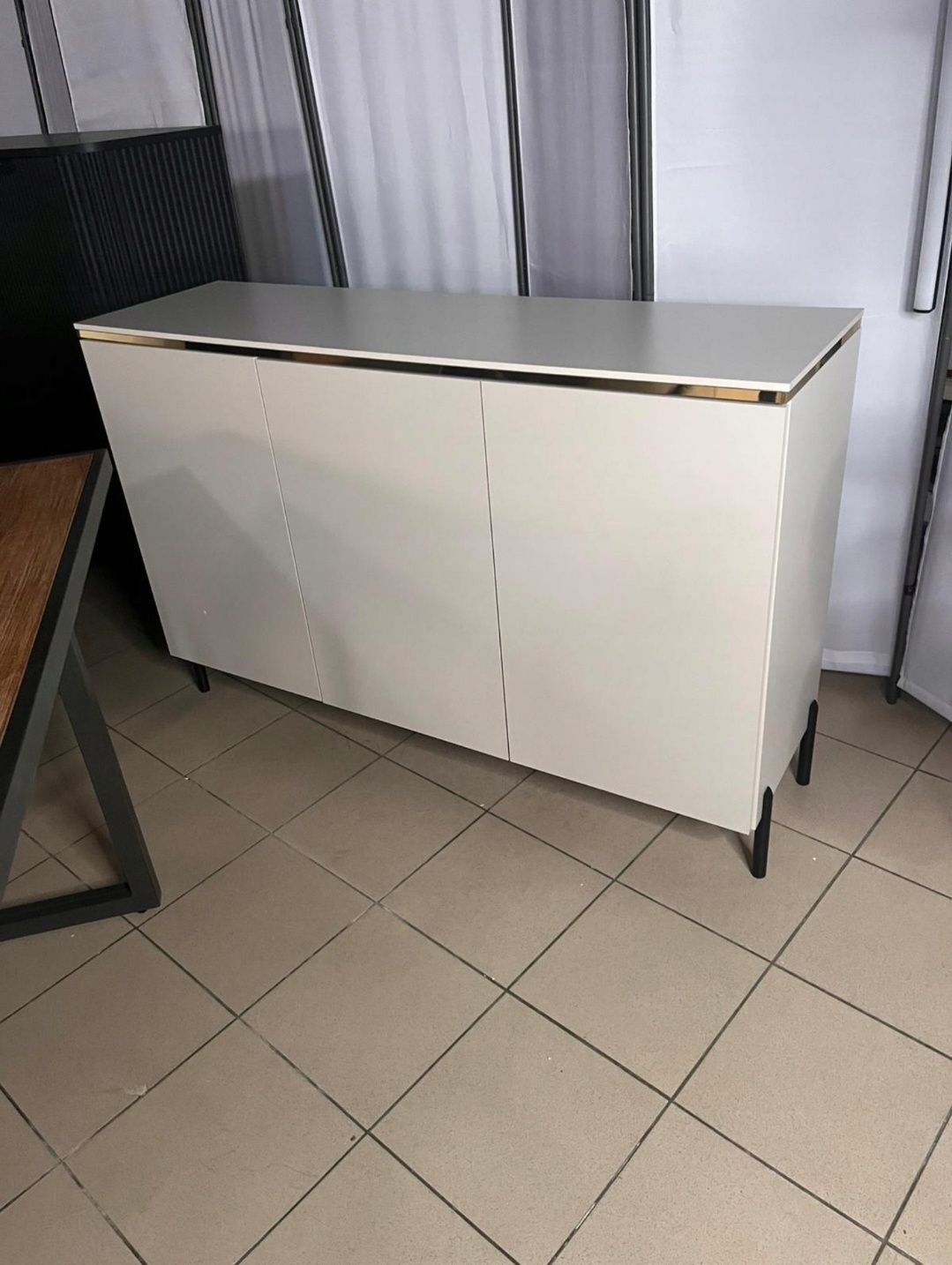 Komoda trzydrzwiowa AURORA KASZMIR 3D 140x90x40cm