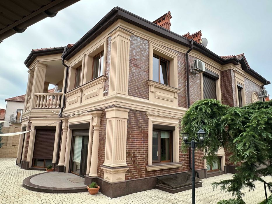 VIP дом -450 метров. 10,5 соток. Бассейн. Ремонт. Мебель. Совиньон