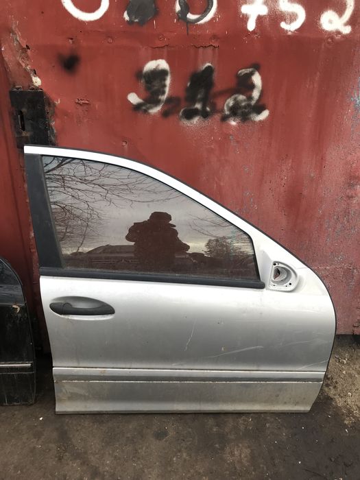 Права дверка Мерседес 203 Цешка