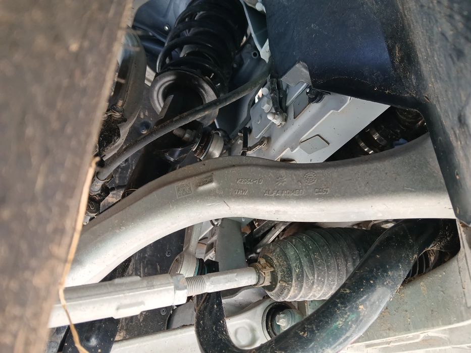 Braço de suspensão frente direito ALFA ROMEO Stelvio (949_)