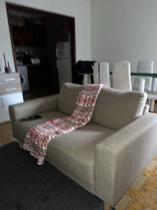 Sofá de dois lugares