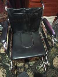 Инвалидная коляска с отверстием для туалета