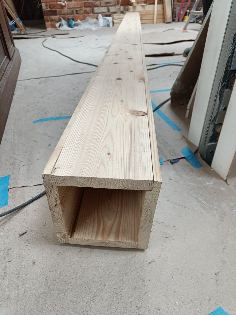 Drewniana belka do zamaskowania rury, przewodów lub atrapa krokwi
