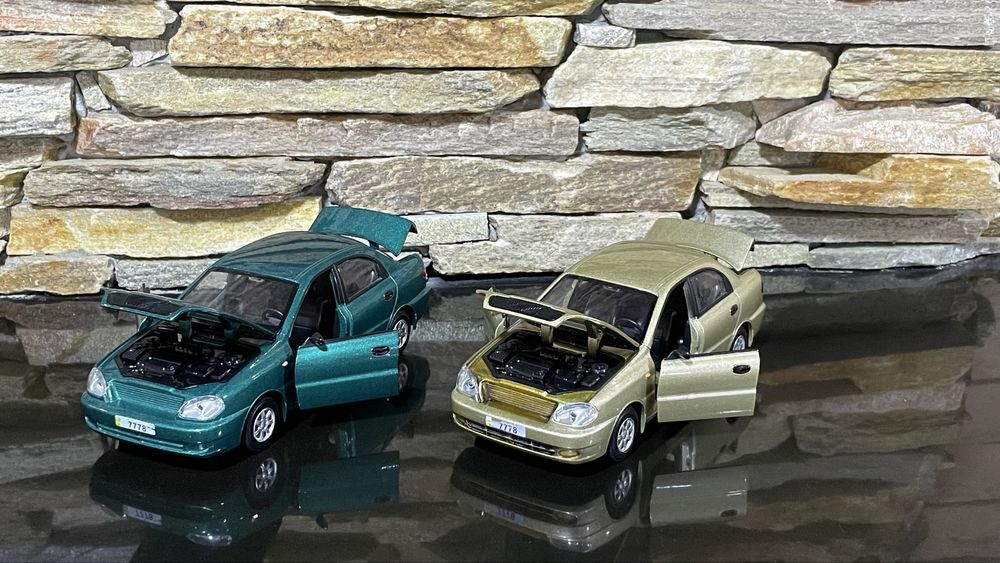 Машинка Lanos колекційна модель авто 1:22 1:24