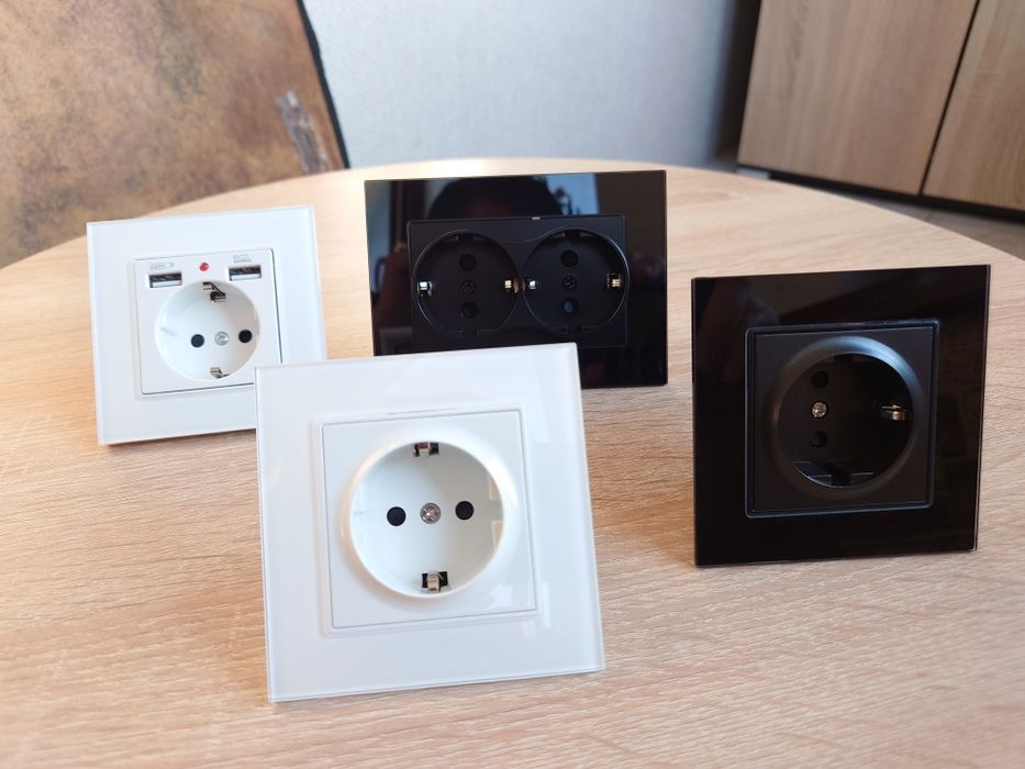 розетка з скляною рамкою та USB портами, сенсорний вимикач
