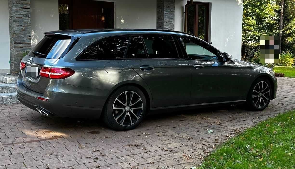 Mercedes E220d bogata wersja bezwypadkowy ładny zadbany