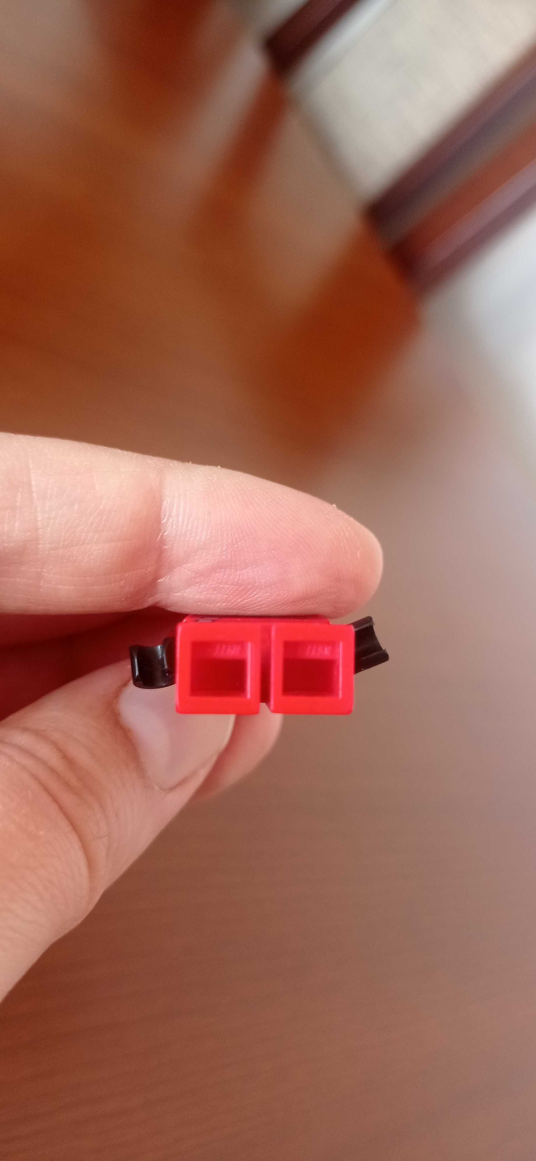Figurka LEGO, czerwony ludzik