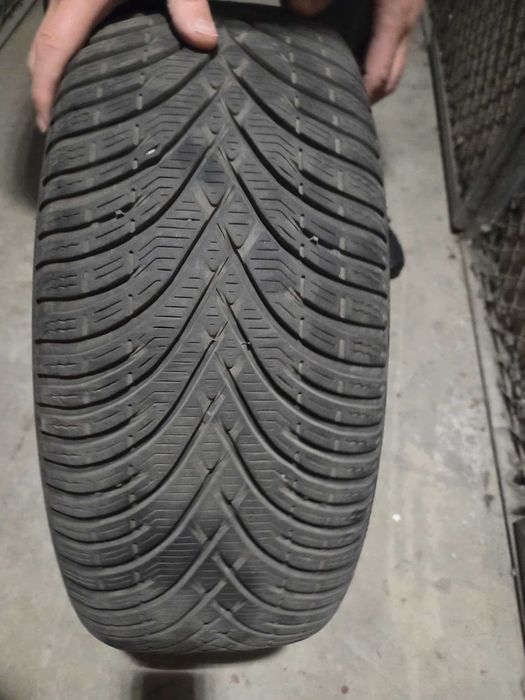 Alufelgi aluminiowe 4szt. z oponą zimową R17 AUDI