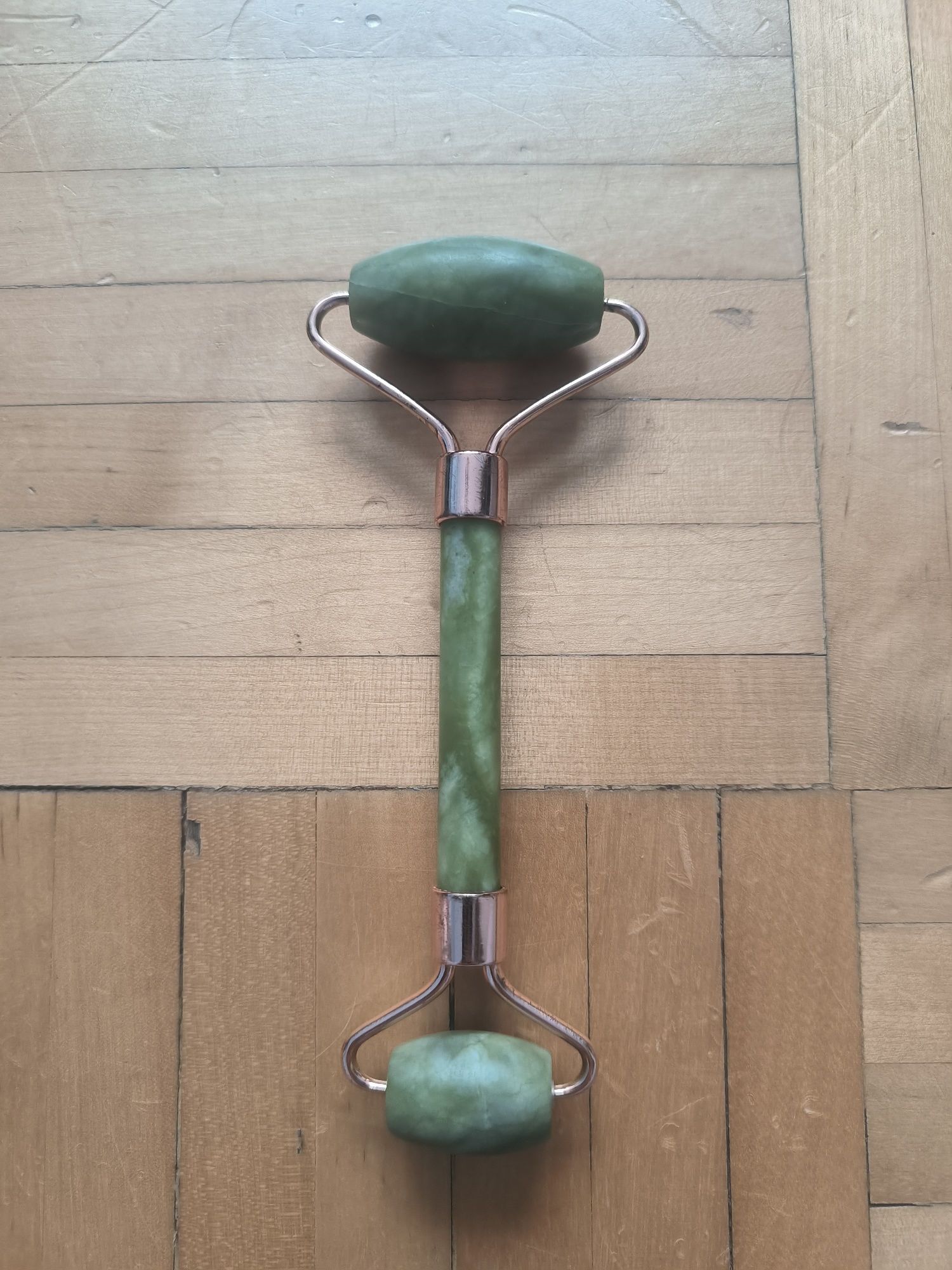 Roller jadeitowy do masażu