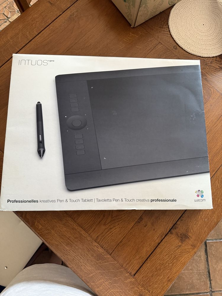 Wacom Intuos Pro L (PTH-851) + Caneta – Como Novo