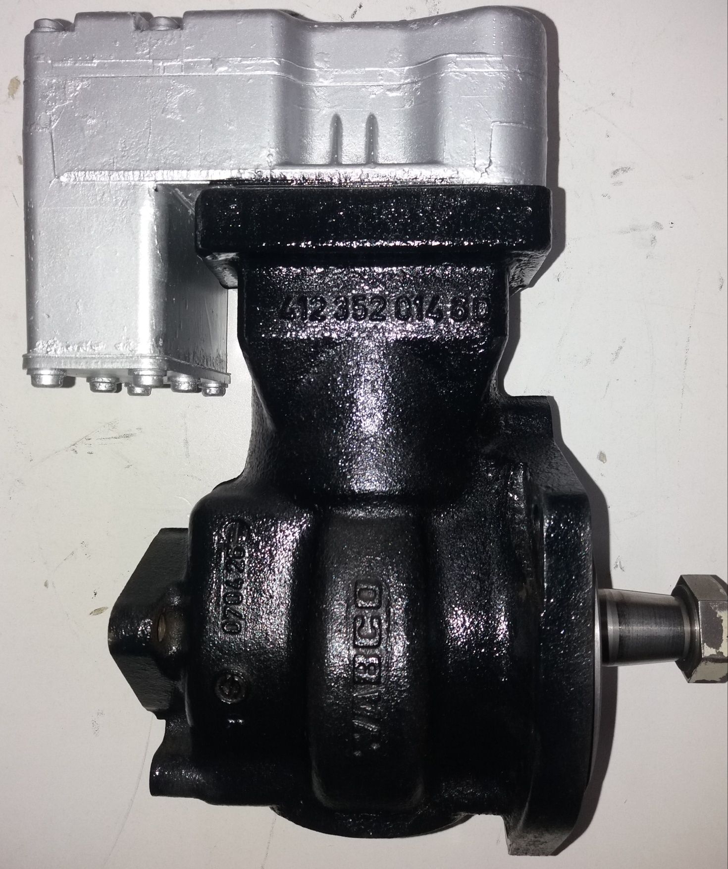 Продам компрессор Wabco 4123520080,4123520200 на Iveco