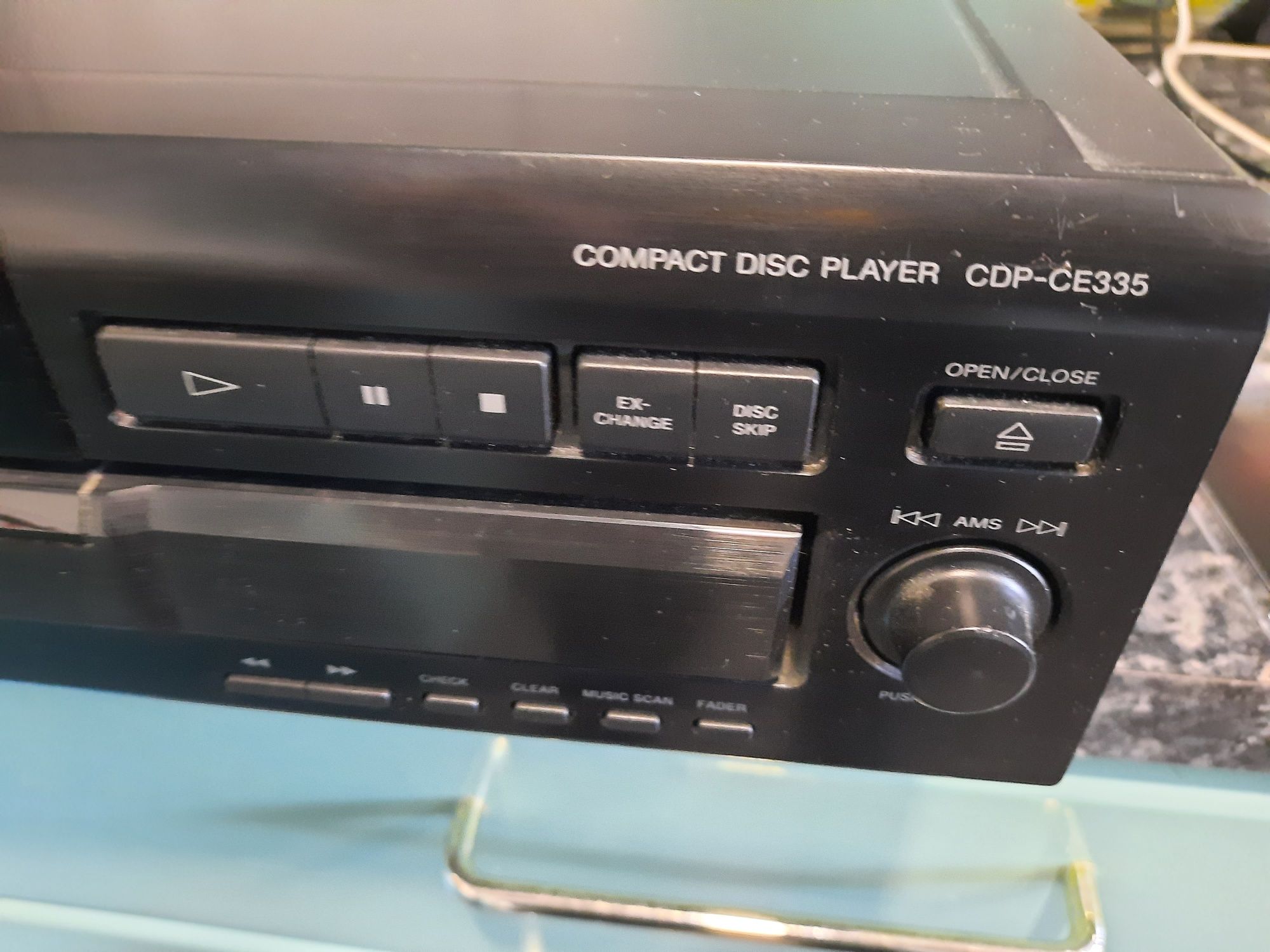 Odtwarzacz CD Sony CDP-CE335.
