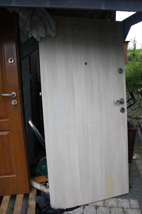 Sprzedam drzwi zewnętrzne