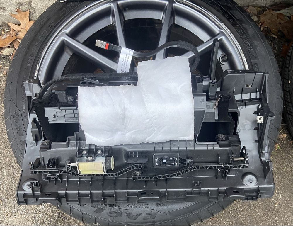 Бардачок ( ящик для рукавичок) Tesla model 3/Y 2018-2023р