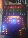 Behringer ddm 4000 mesa 4meses de uso  tem  embalagem e manuais novos.