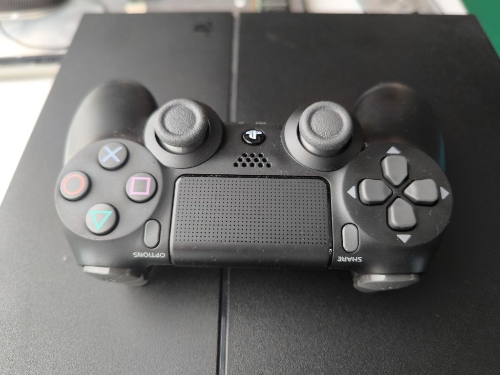 Consola Sony  PS4 1 Tb + comando + camera + 2 jogos