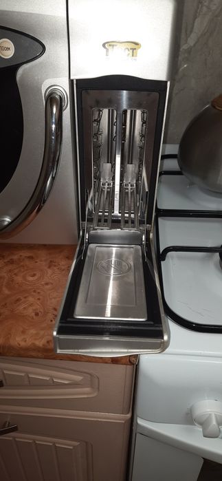 Продам микрохвильову піч LG з тостером.3200грн.