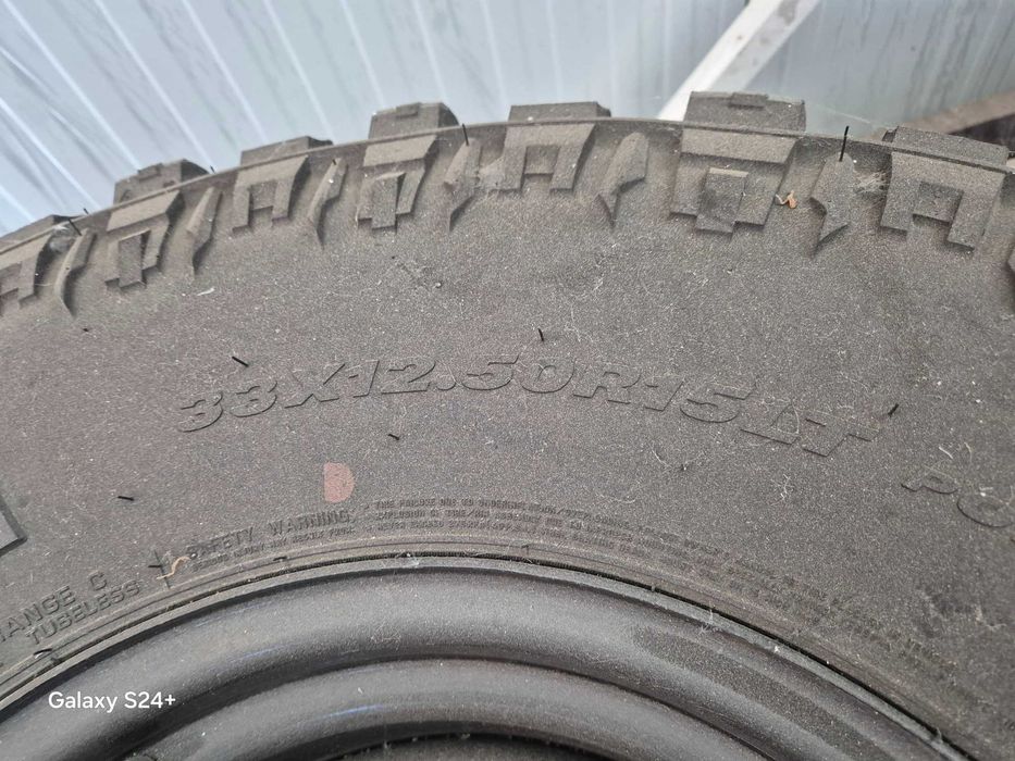 Conjunto pneus e jantes 33x12.5 R 15