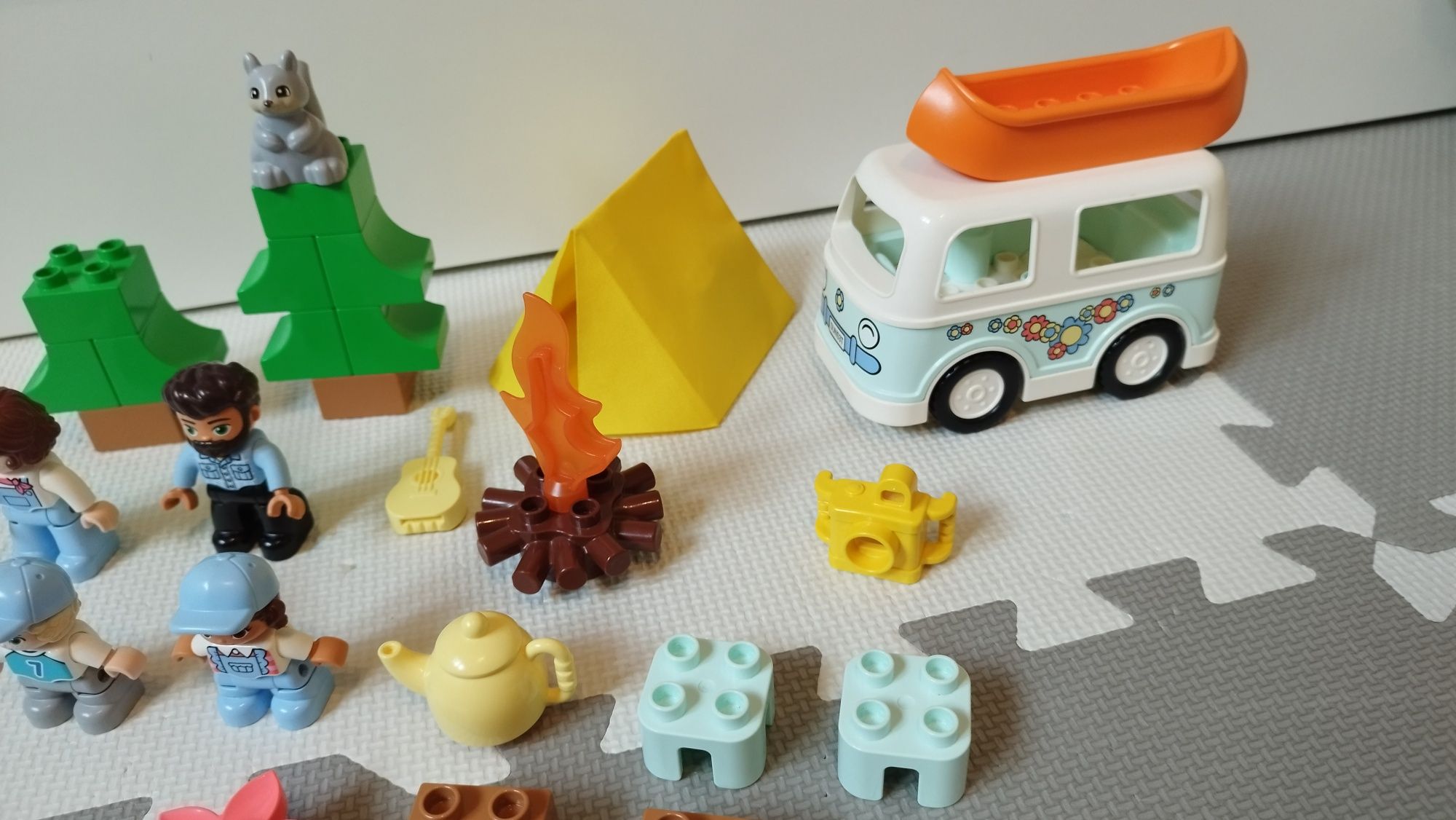 Klocki LEGO DUPLO rodzinne biwakowanie