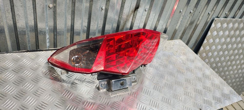 Sym GTS 125,250,300 Lampa tył.