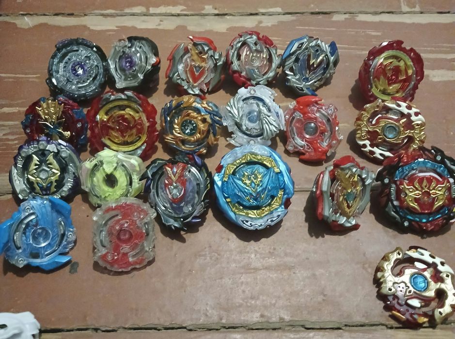 Продажа бейблейдів,состояние:хорошое,ЦІНА НА ВСЕ РАЗНА