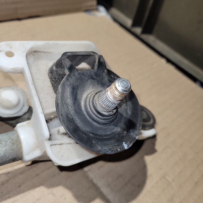 Mechanizm wycieraczek z silniczkiem przód Nissan Micra III K12 2006r