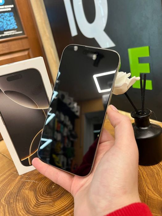 iPhone 16 Pro 256 Gb Desert Gold Neverlock