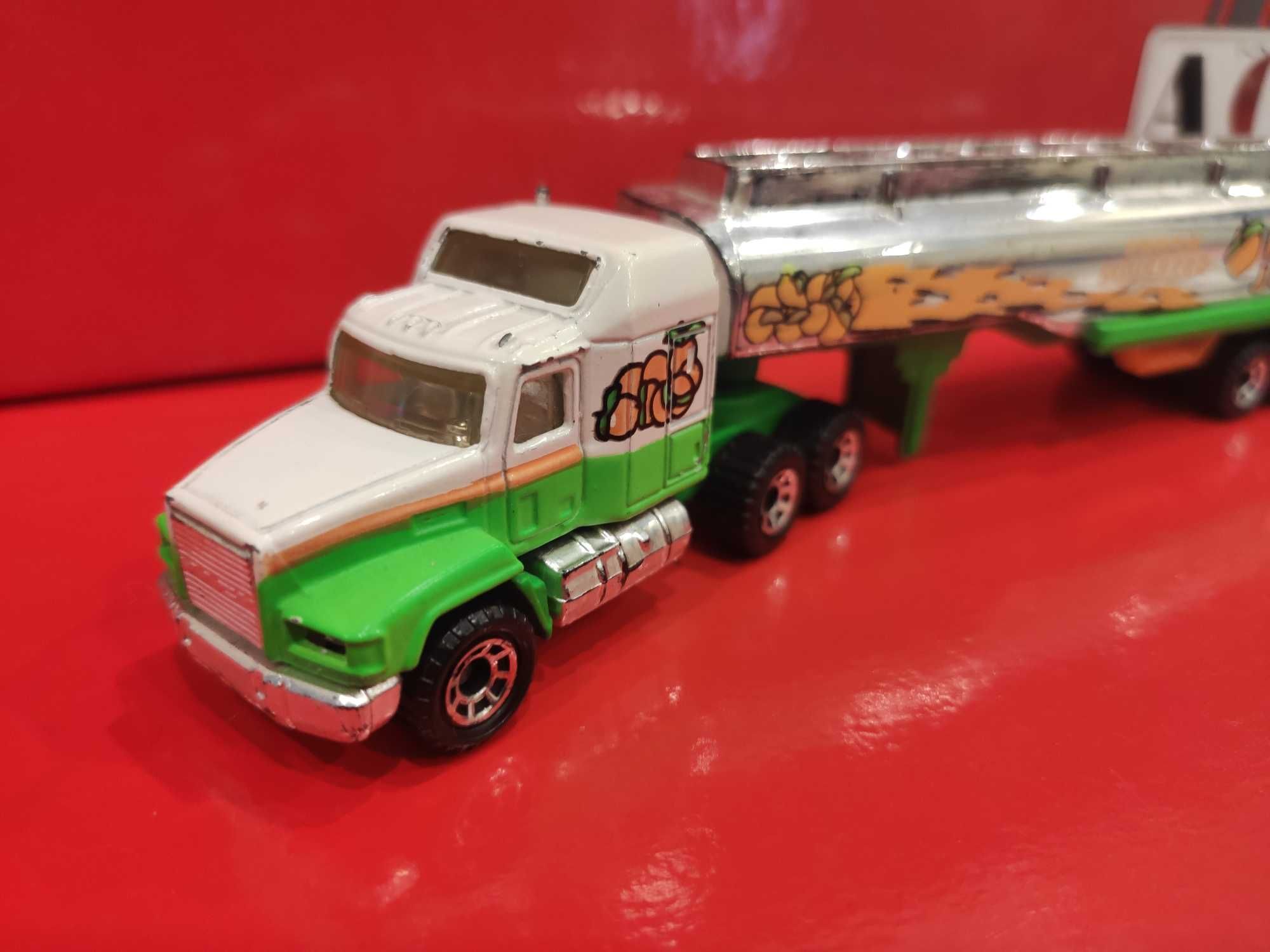 Matchbox Mack z cysterną Range juice convoy