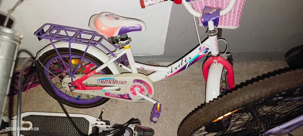 Велосипед для дівчаток з квіткою