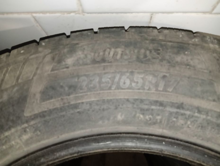 Зимня гума 235/65 r17