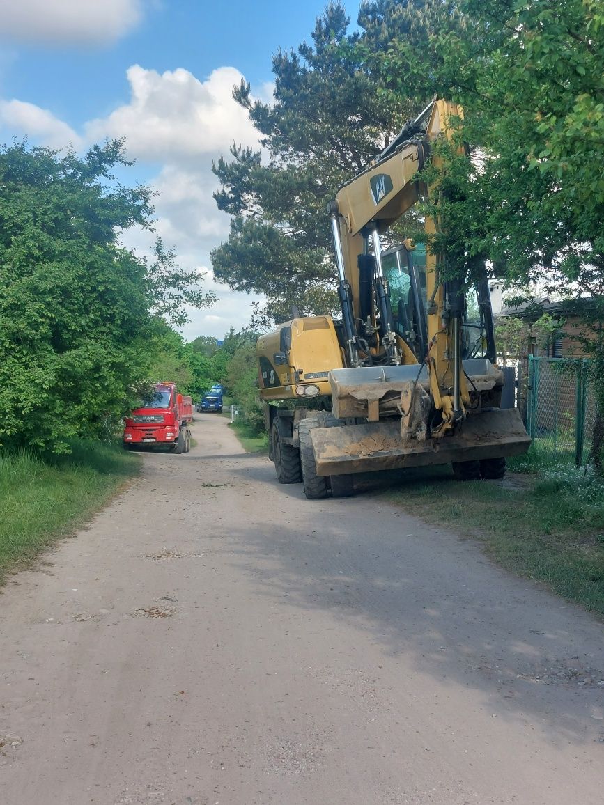 Roboty ziemne, wyburzenia i wykopy,  koparka i wywrotka