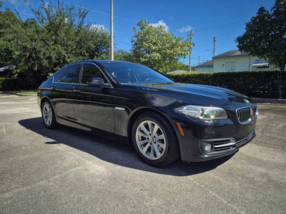 BMW 5 Series 528i      2015