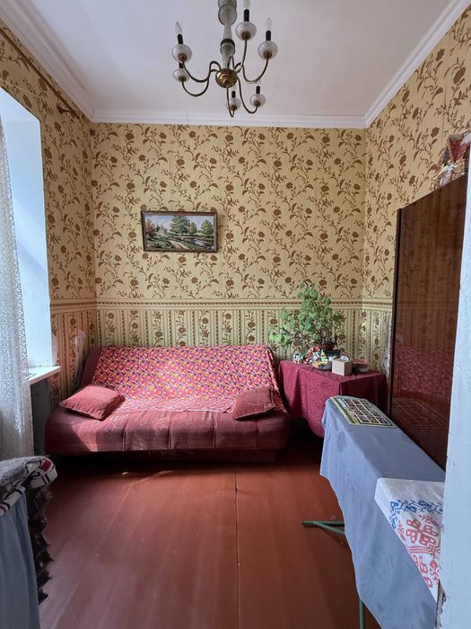 Уютная 2-комнатная с высоким потолком и балконом — центр рядом!