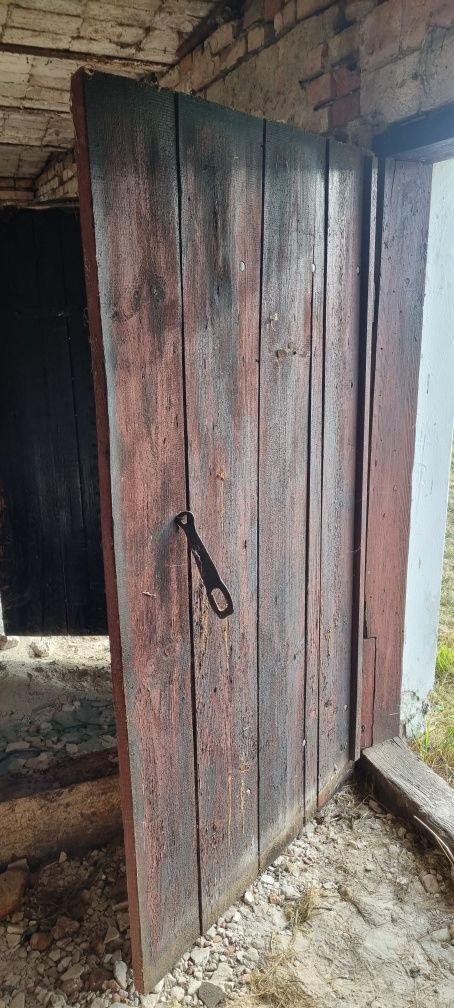 Drzwi drewniane wrota: futryna: 102 x 179 cm, drzwi: 95 x 176 cm