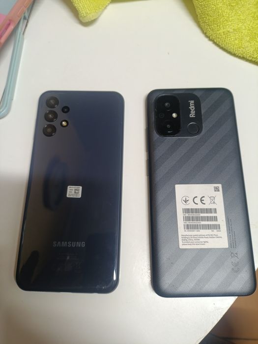 2 telemóveis em bom estado.