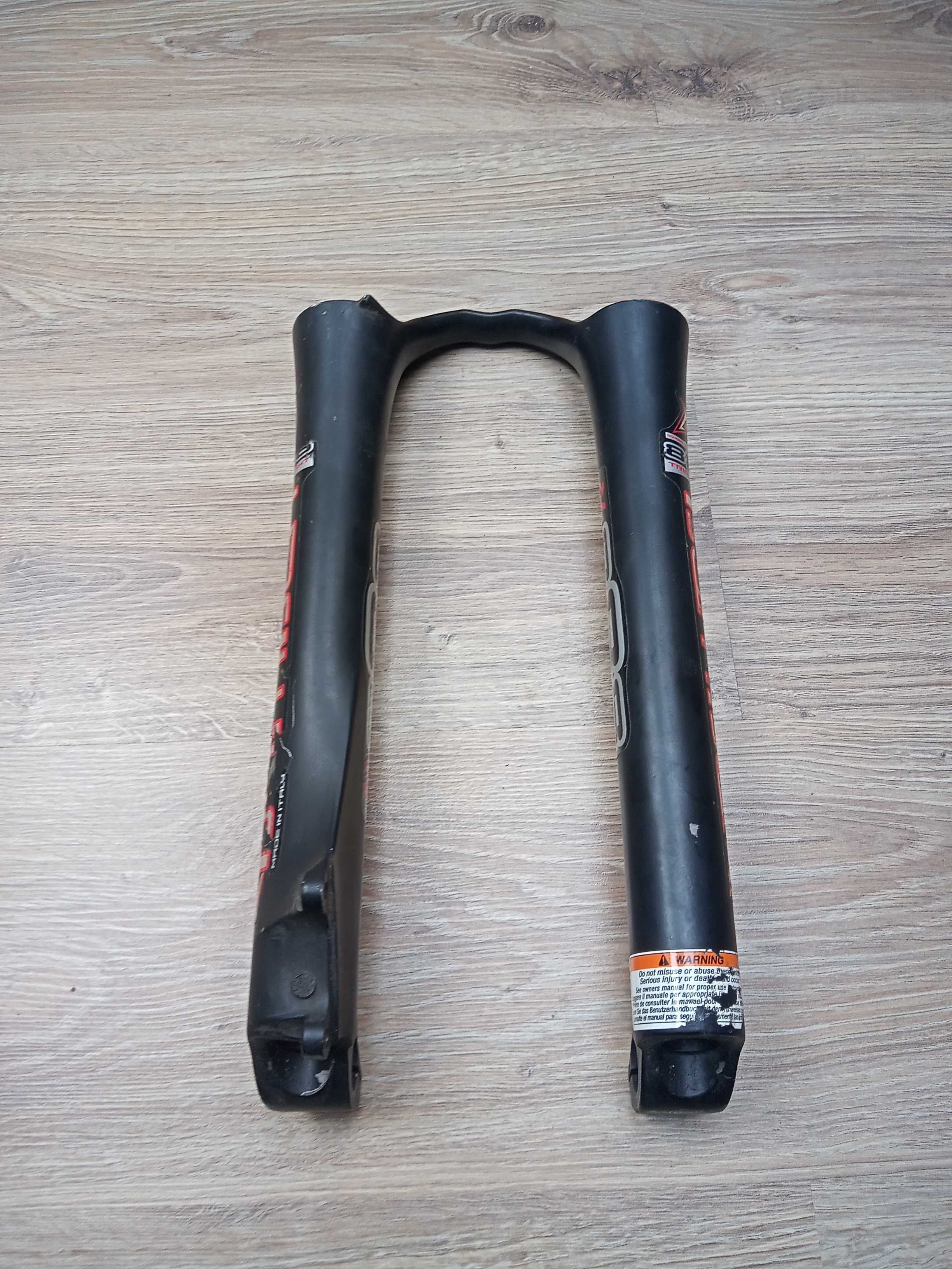 Dolne golenie marzocchi 888r 2004-5r uszkodzone