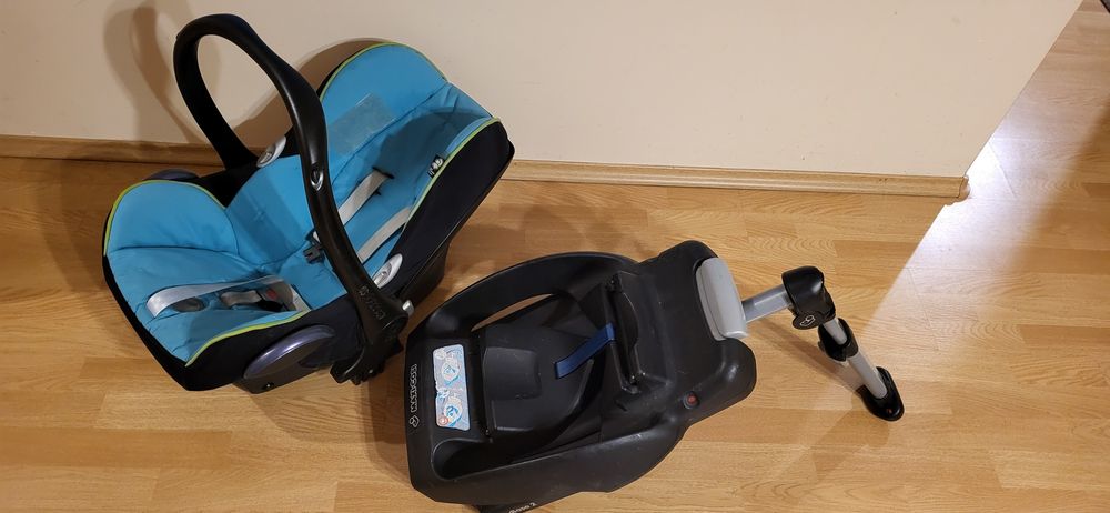 Fotelik Maxi-cosi Cabriofix z bazą.