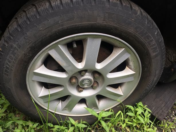 Jantes R16 5x100 com pneus Michelin e Bridgestone 205/60/R16 como novos.