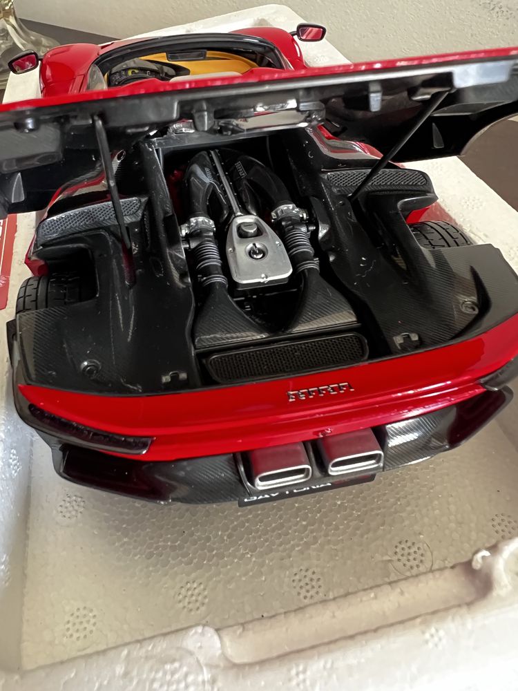 Ferrari SP3 Daytona 1/18