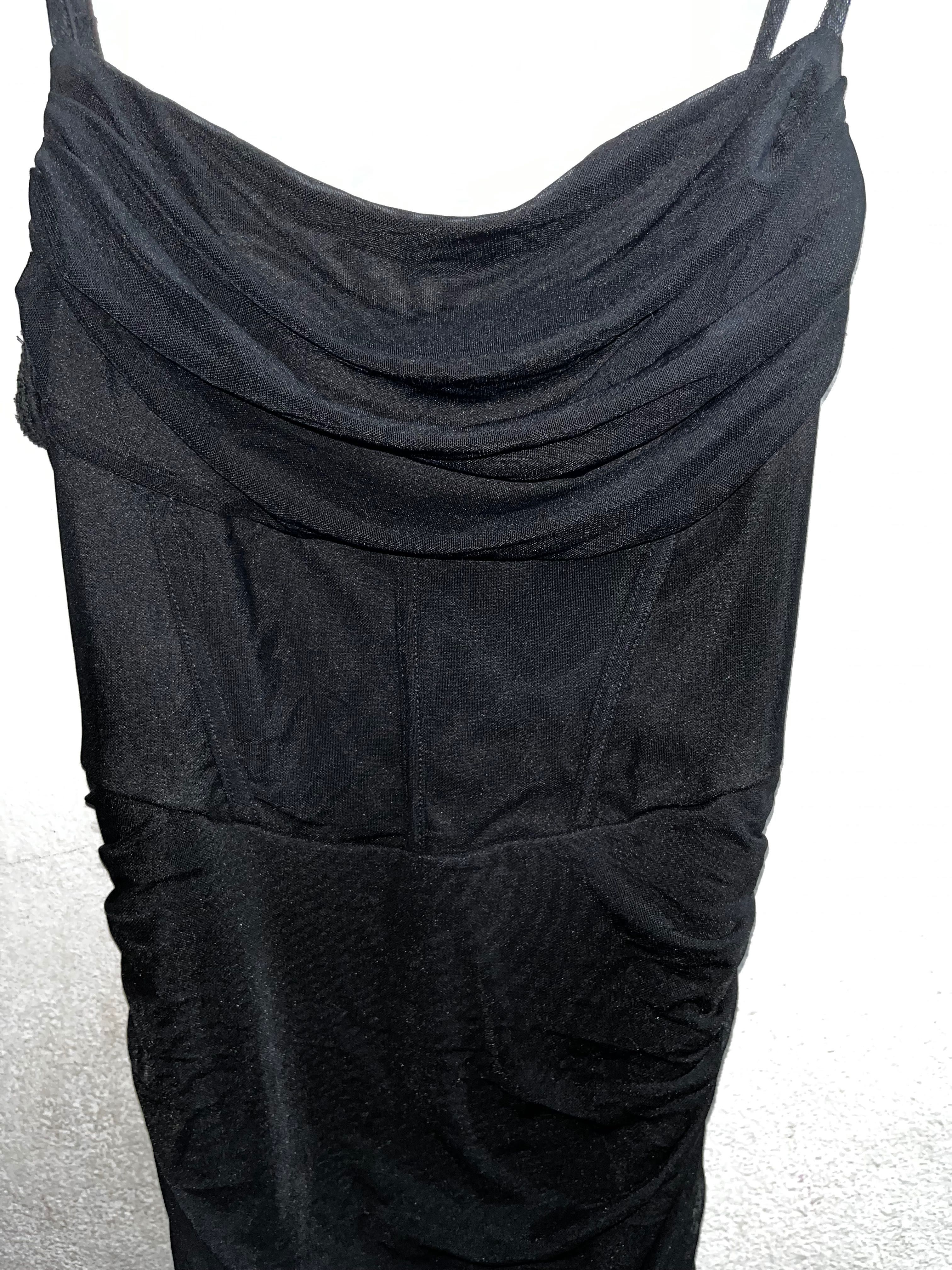 Vestido preto curto