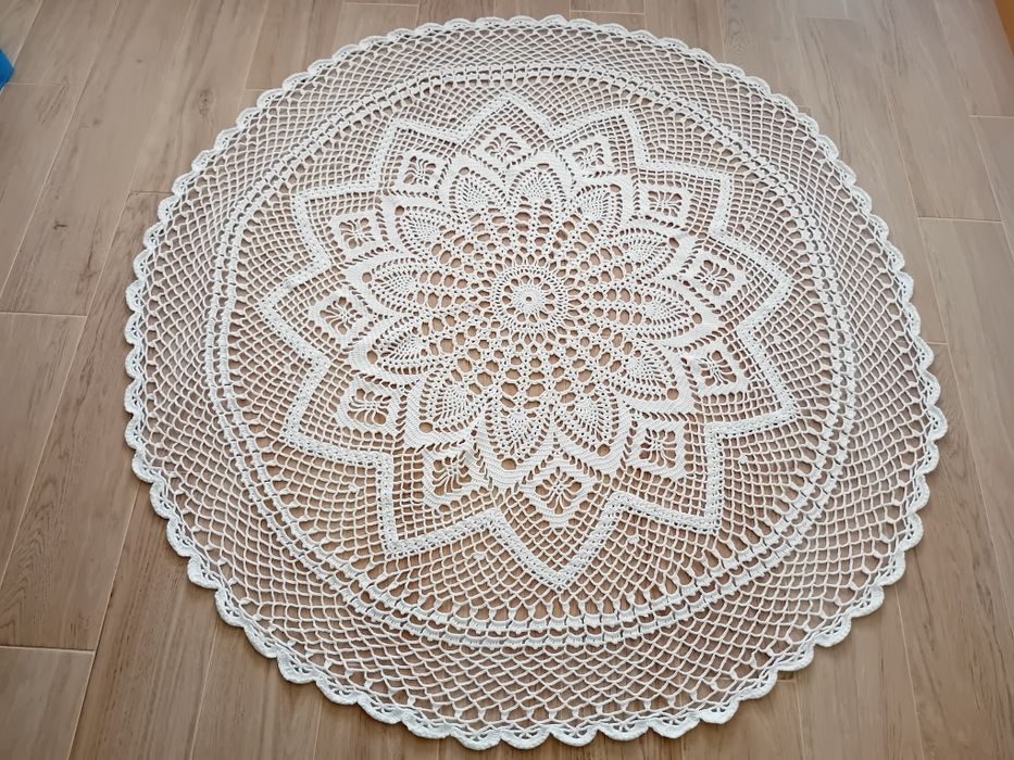 Toalha redonda branca, linha grossa (número 4), usada