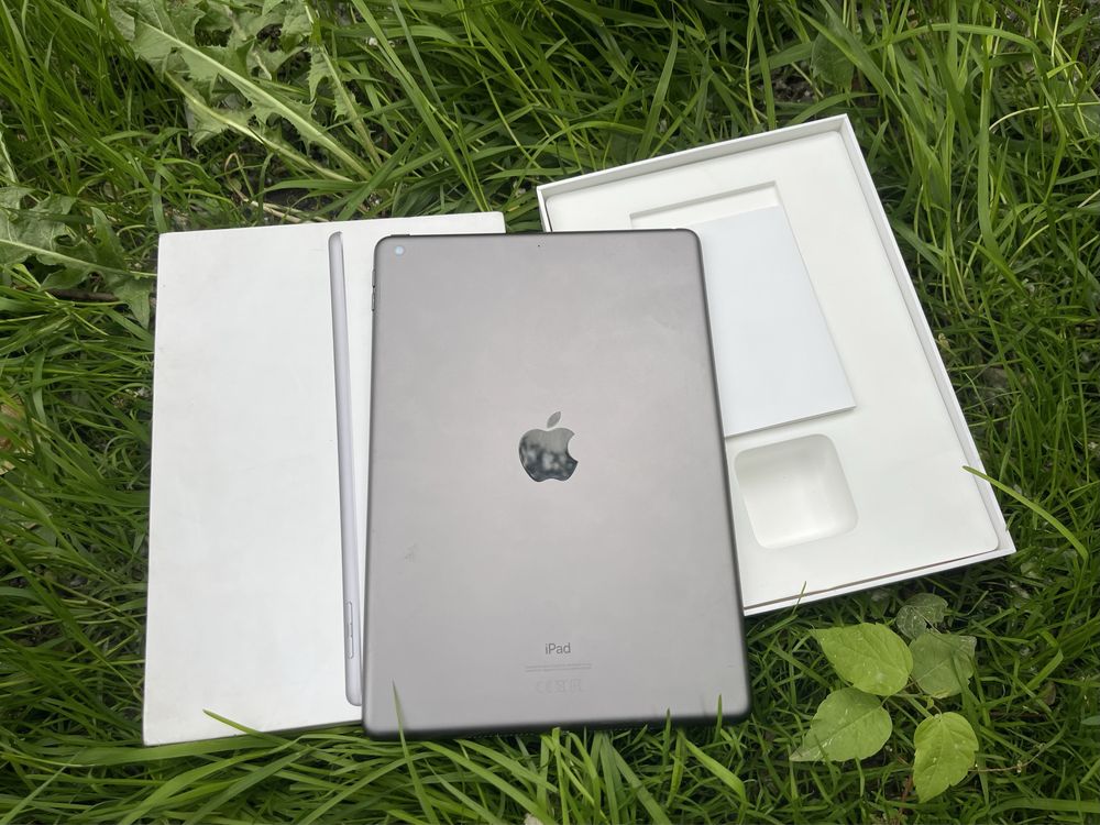 продам apple ipad 8 generation wi-fi 32gb