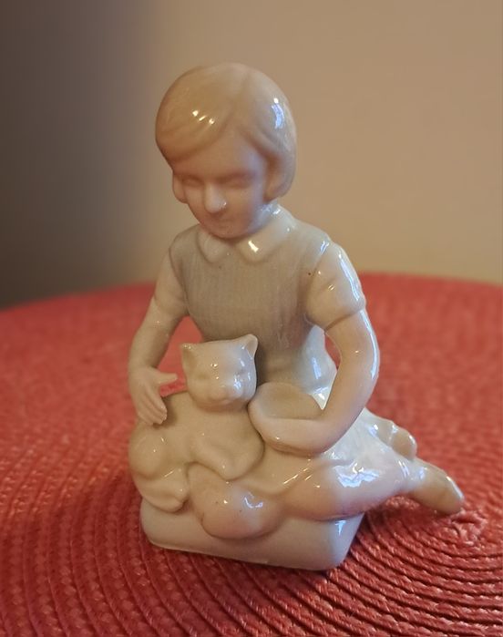 Figurka porcelanowa stara szkliwiona