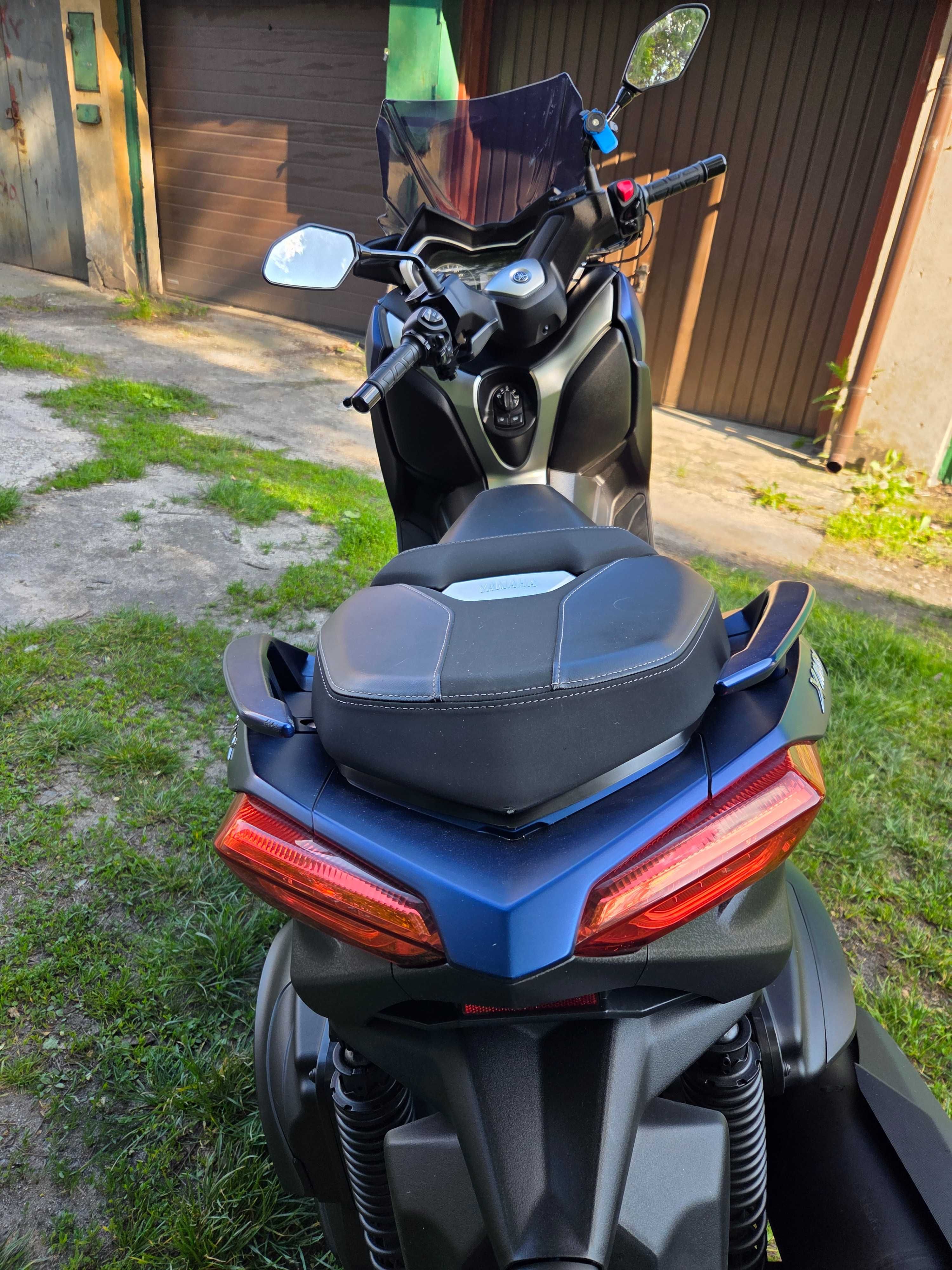 Yamaha XMAX 400 Tech-Max, piękna niebieska.